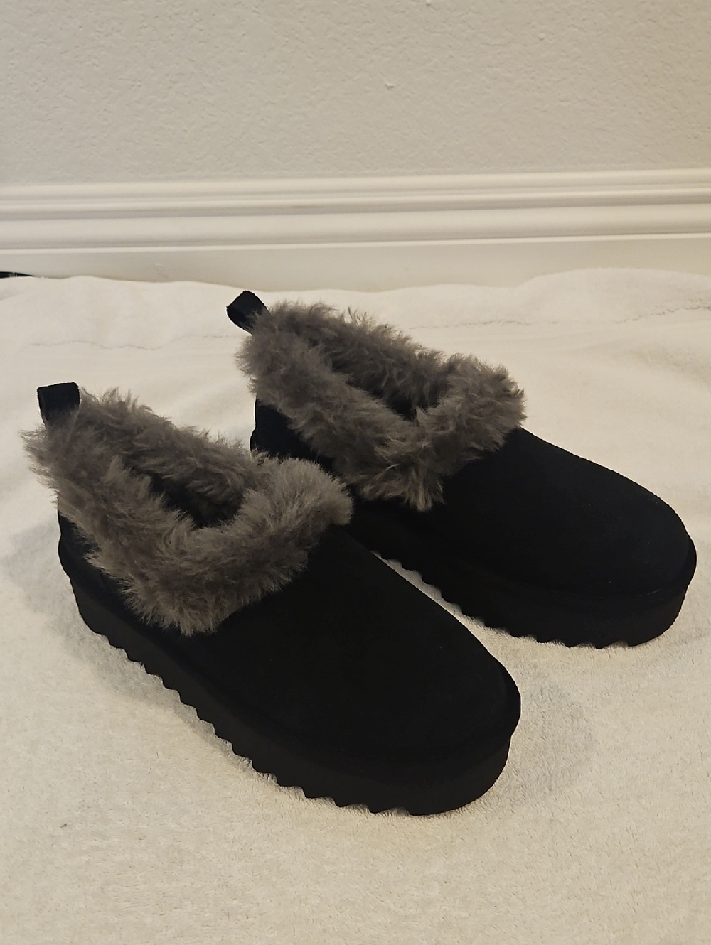 Ugg Tazelle Women’s Black Sherling Lamb Fur Lined Slip-On Slippers Sz 8 New